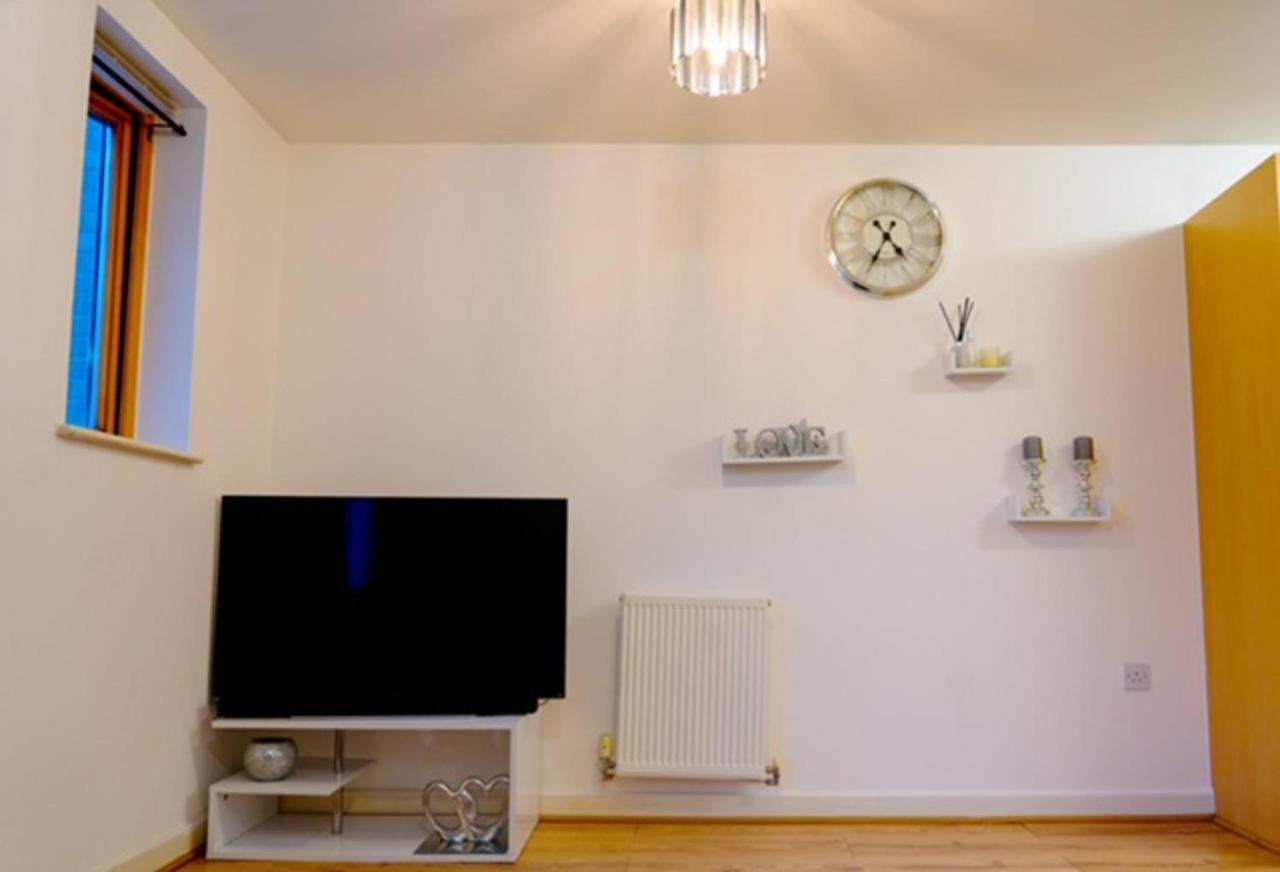 1 Bed - Sleeps 2 - 7 Min Walk To Hackney Station Apartment Лондон Екстериор снимка