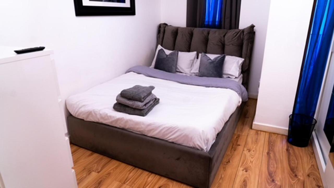 1 Bed - Sleeps 2 - 7 Min Walk To Hackney Station Apartment Лондон Екстериор снимка